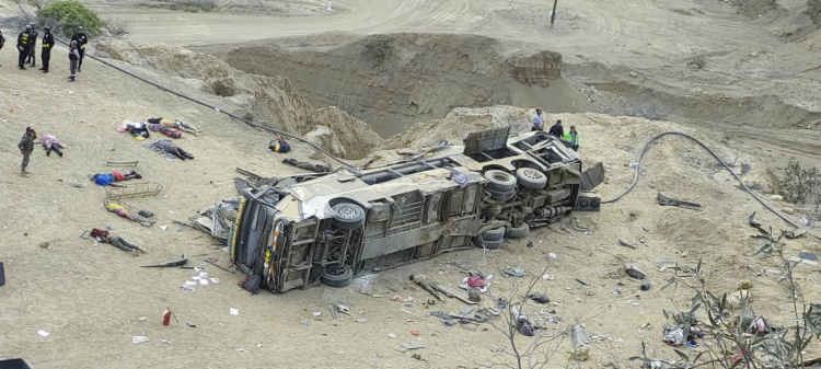 Queda de ônibus no Peru matou ao menos 20 pessoas