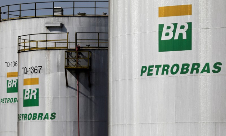 Ações da Petrobras caem mais de 10% após redução no lucro de 2023