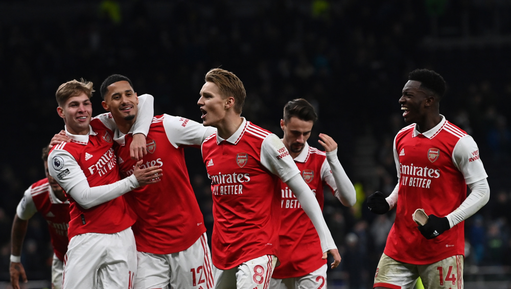 Arsenal assume a liderança do Campeonato Inglês após derrotar o