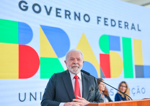 Presidente Lula em cerimônia de sanção de lei que passa a considerar os Agentes Comunitários de Saúde e os Agentes de Combate às Endemias como profissionais de saúde, com profissões regulamentadas