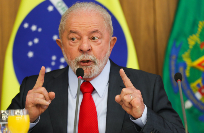 Lula afirma que Forças Armadas 'não são poder moderador' e expõe crise  entre governo e militares | Jovem Pan