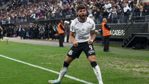 Yuri Alberto comemora gol perto da linha de fundo da Arena Corinthians