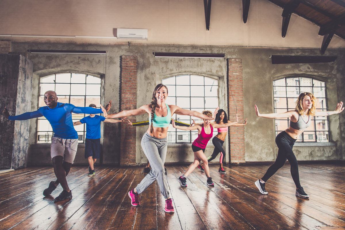 A dança estimula o bem-estar físico e emocional