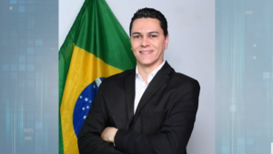 Carlos Victor Carvalho, conhecido como CVC, era assessor parlamentar do deputado estadual Filippe Poubel (PL-RJ)