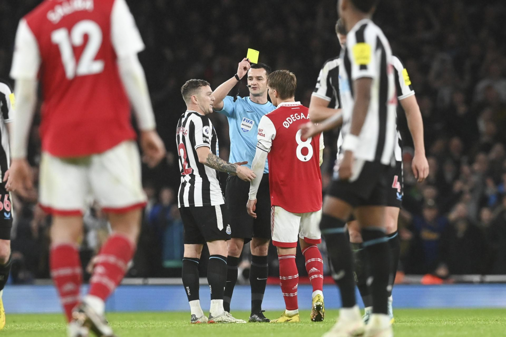 Futebol: Arsenal cimenta liderança na Premier League