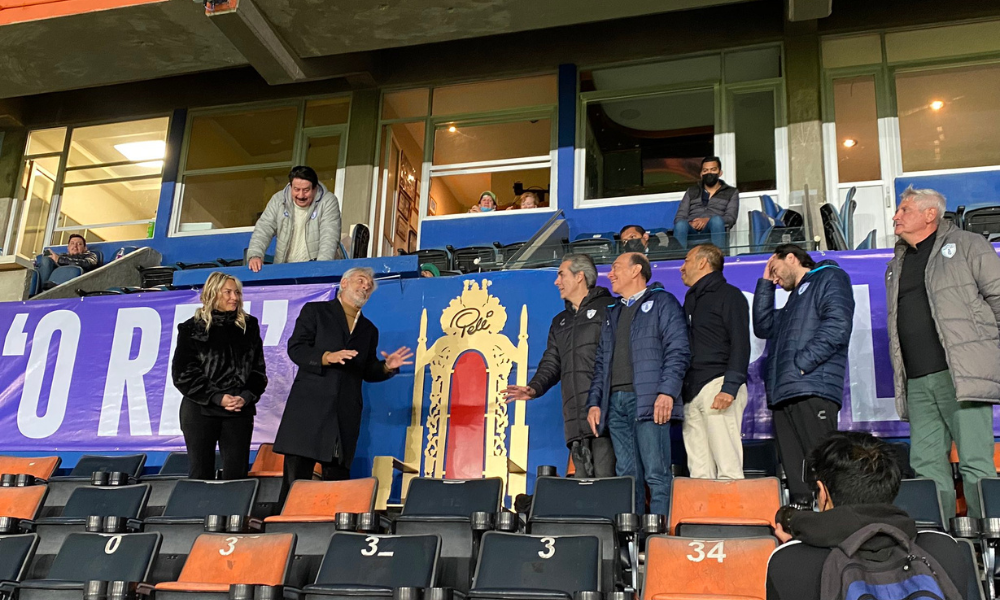 La selección de México instala un trono permanente en las gradas en honor a Pelé