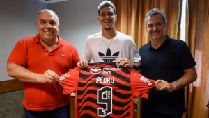 Pedro renova com o Flamengo