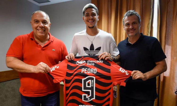 Pedro renova com o Flamengo