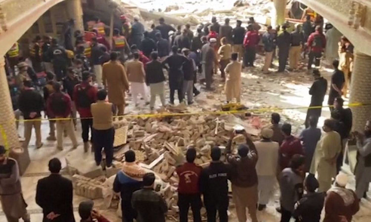 explosão em mesquista no Paquistão