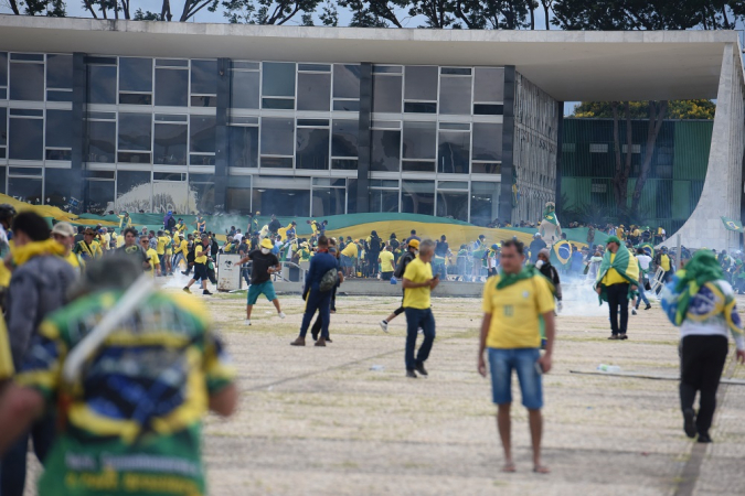 Manifestantes geram caos em Brasília com a invasão do STF, Congresso Nacional e Palácio do Planalto.