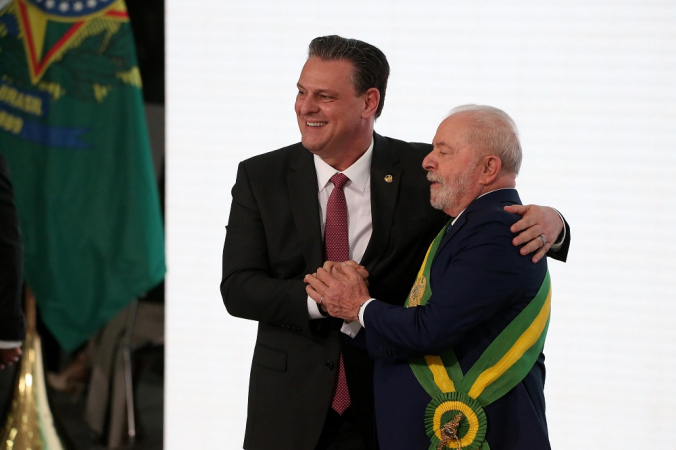 Presidente Lula e Ministro Carlos Fávaro durante cerimônia de posse