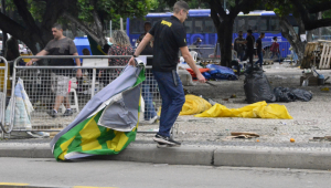 Desmonte de acampamento de apoiadores de Jair Bolsonaro em frente ao Comando Militar Leste, no centro da cidade do Rio de Janeiro