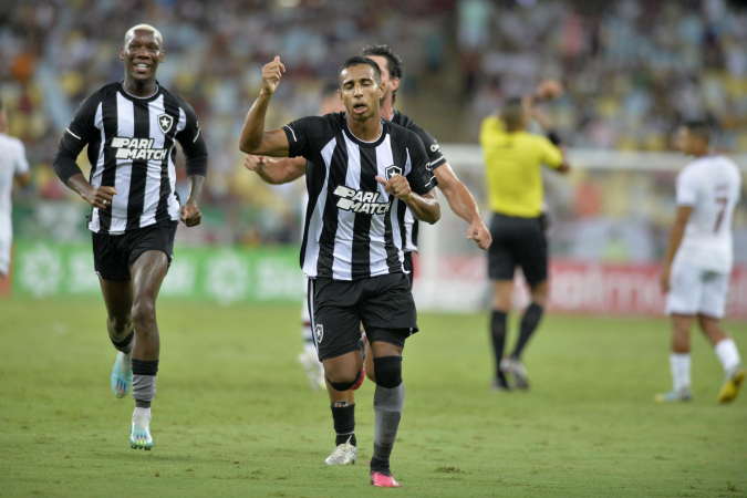 Botafogo venceu o Fluminense pelo Campeonato Carioca