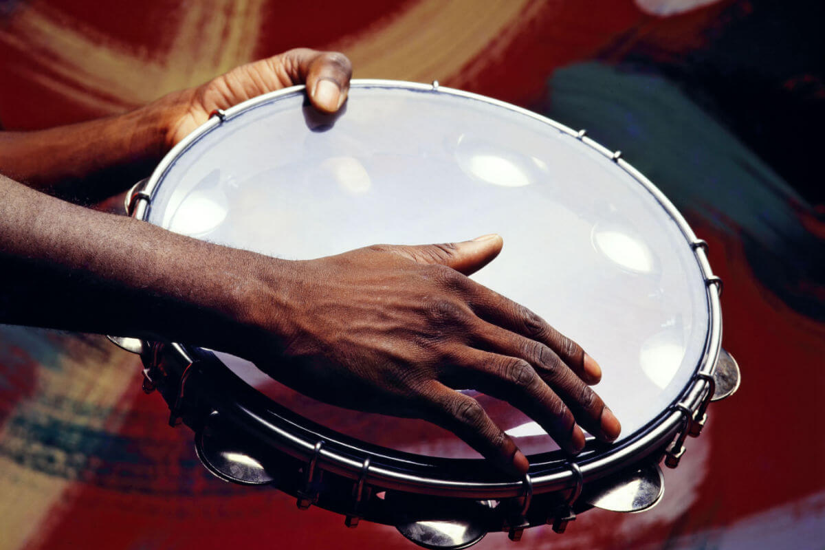 Samba é um dos ritmos musicais mais populares no Brasil 