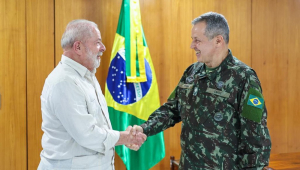 Lula cumprimenta novo general do Exército