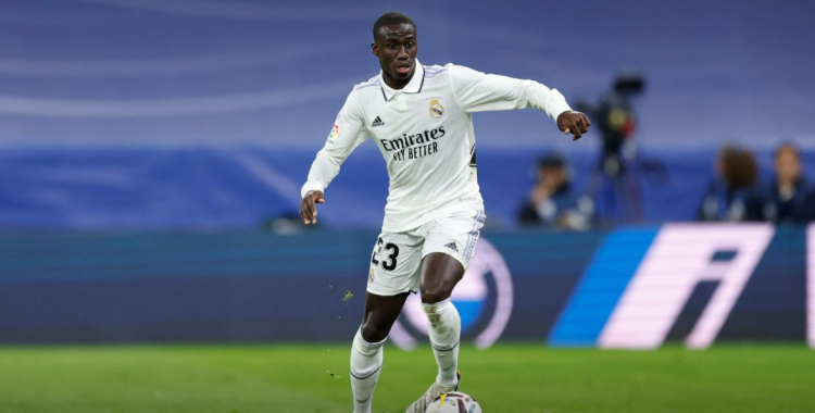 Ancelotti anuncia que Mendy renovou com Real Madrid até 2027