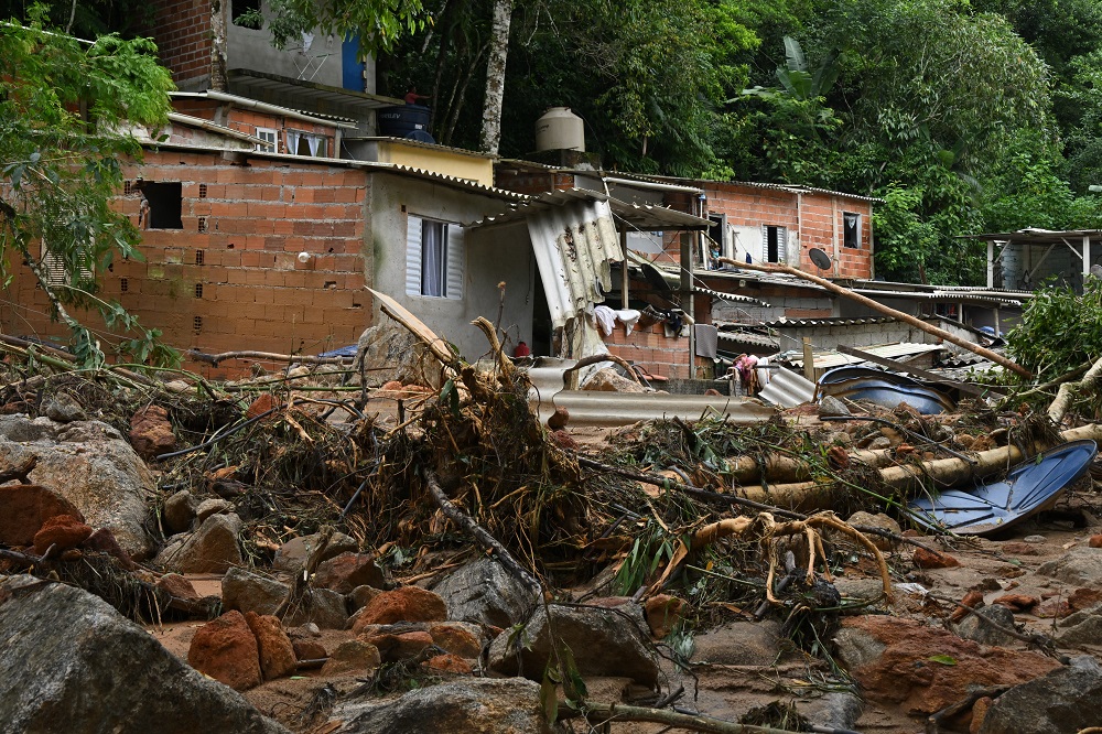 Vista de uma área afetada por enchentes no distrito de Juquehy em São Sebastião