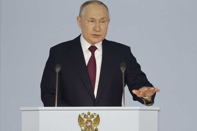 O presidente russo, Vladimir Putin, faz seu discurso anual sobre o estado da nação no centro de conferências Gostiny Dvor, no centro de Moscou