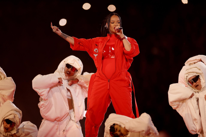 Rihanna voltou aos palcos após seis anos no intervalo do Super Bowl 57