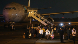 Avião da Força Aérea Brasileira (FAB) com 17 pessoas trazidas da Turquia, após terremoto da semana passada