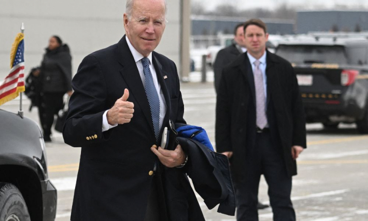 Biden fechando aeroportos