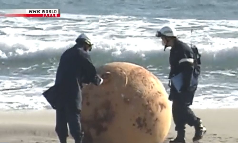 Bola De Metal Misteriosa Aparece Em Praia No Japão E Intriga Internautas Jovem Pan News Digging 