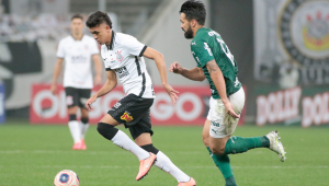 Cantillo tenta se livrar de Luan em Corinthians x Palmeiras