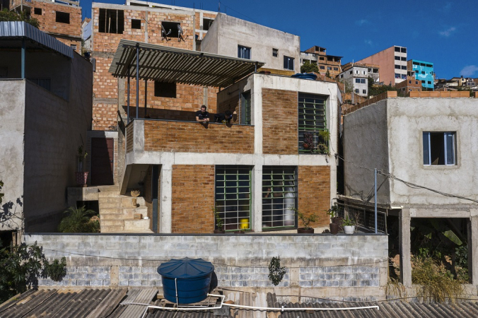 Casa de três andares constrúida em favela de Belo Horizonte