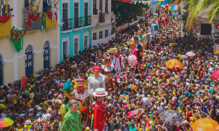 Tradicional desfile dos Bonecos Gigantes de Olinda, na terça-feira de Carnaval