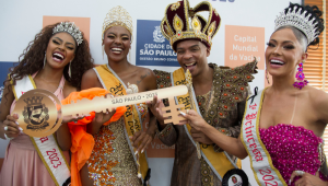 Prefeito de São Paulo, Ricardo Nunes, entrega a chave da cidade para a Corte do Carnaval 2023