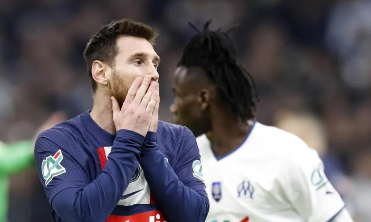 Messi é xingado de ‘filho da p***’ em novo protesto de torcedores do PSG; assista