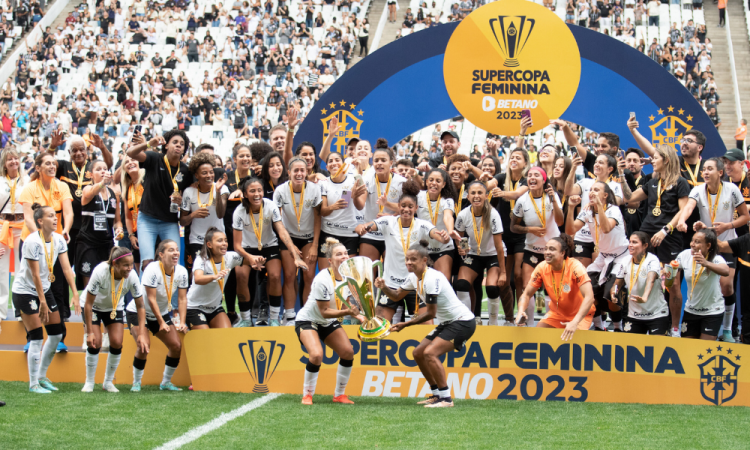 Corinthians vence Grêmio com gol aos 48 e conquista Supercopa