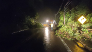 Rodovia Rio-Santos tem três pontos de bloqueio total após novos deslizamentos