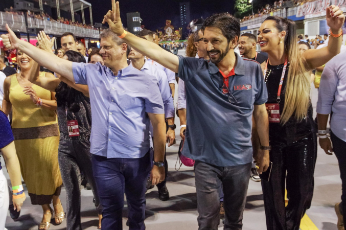 Governador de São Paulo, Tarcísio de Freitas, e o prefeito de São Paulo, Ricardo Nunes, fazem a abertura dos desfiles do Grupo Especial do Carnaval de São Paulo (SP), no Sambódromo do Anhembi, na noite desta sexta-feira