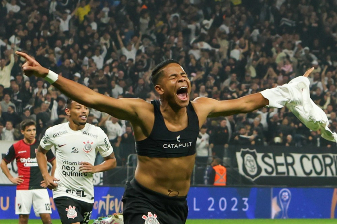 Wesley marca seu primeiro gol pelo time profissional do Corinthians