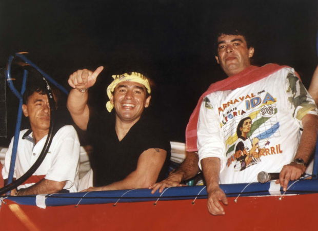 Maradona curtiu o Carnaval de 1998 no Brasil