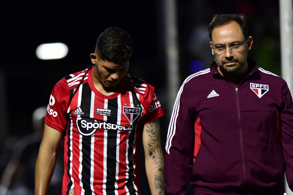 Sem Calleri, São Paulo dá chance a Erison antes de buscar centroavante no  mercado