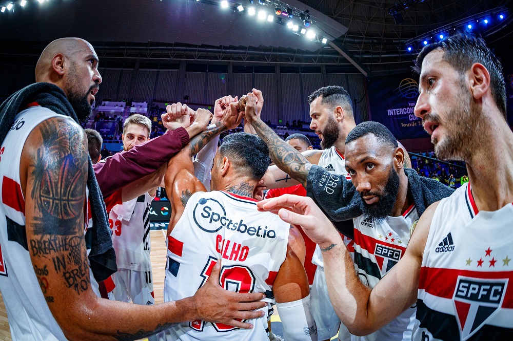 São Paulo vai à final de Mundial contra time de Marcelinho Huertas, basquete