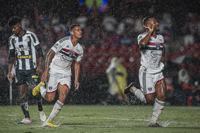 Luan comemora gol do São Paulo contra o Corinthians