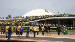 Manifestantes invadem o Congresso Nacional em Brasília
