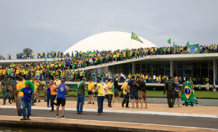 Manifestantes invadem o Congresso Nacional em Brasília