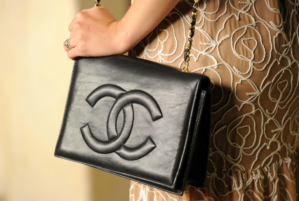 Juíza manda penhorar bolsas Chanel de mulher que não pagou dívida