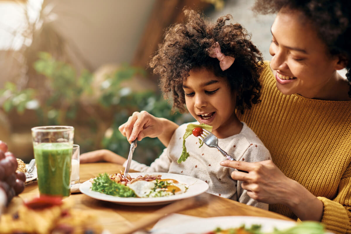 Alimentação nutritiva e saudável ajuda o corpo a funcionar corretamente 