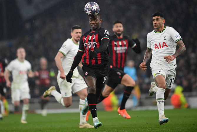 Milan elimina o Tottenham e volta às quartas de final da Champions