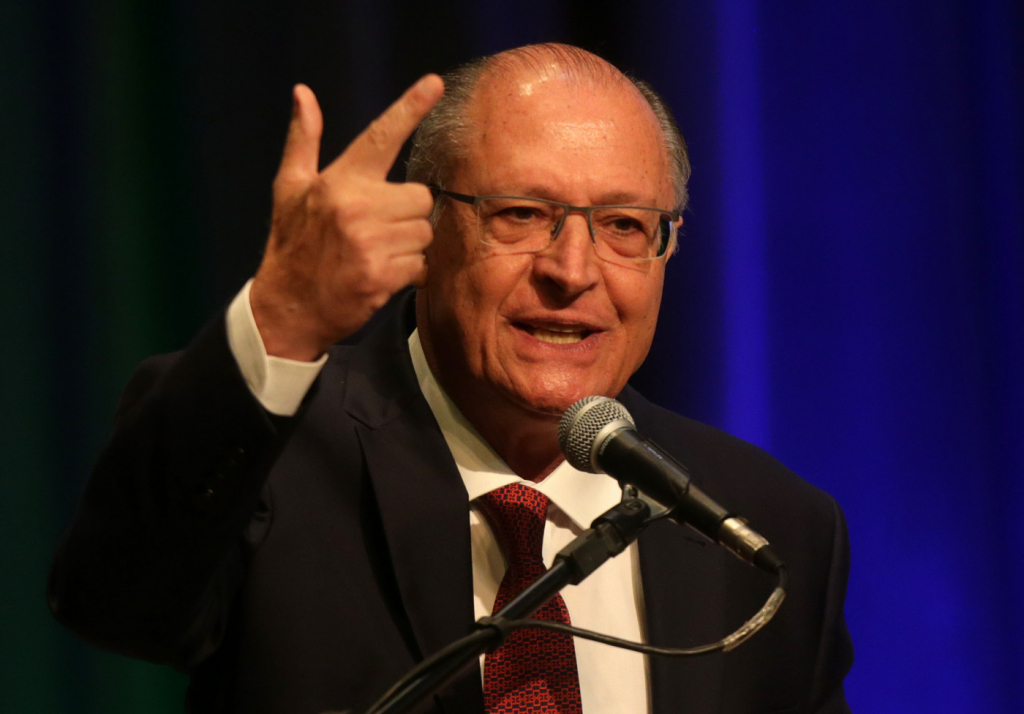 Alckmin diz que ‘nada justifica’ juro real de 8% e afirma que ‘inflação tira do mais pobre e dá para o mais rico’