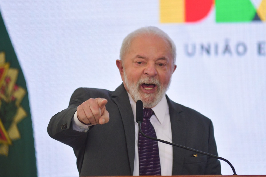 ‘Livros de economia estão superados’, diz Lula ao defender ‘nova mentalidade’ para distribuição de renda