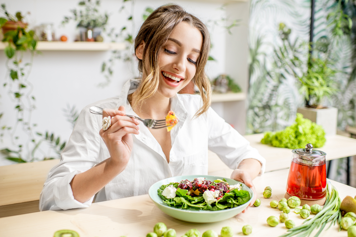 Alimentação interfere na produção de substâncias responsáveis pelo bom humor 