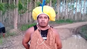 Homem que se diz cacique indígena no sul da Bahia