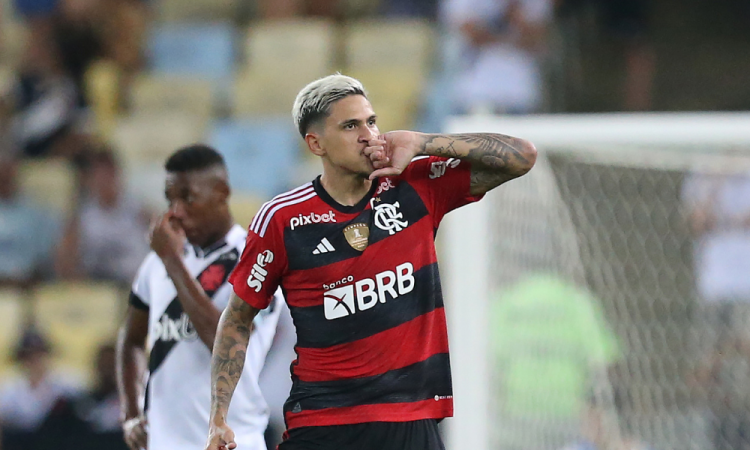 Pedro faz dois, Flamengo bate o Vasco e vai à final do Carioca
