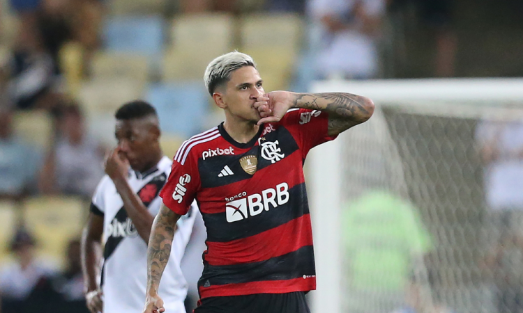 Flamengo on X: Fim de jogo no Maracanã! O Flamengo vence o Goiás por 1 a 0  com gol de Pedro, pelo Campeonato Brasileiro! #CRF #VamosFlamengo   / X